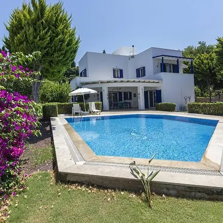 1 Bedroom House With Private Garden And Pool In