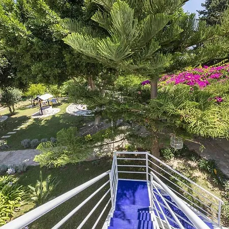 1 Bedroom House With Private Garden And Pool In Apartament *