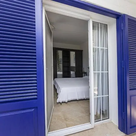 1 Bedroom House With Private Garden And Pool In Apartament