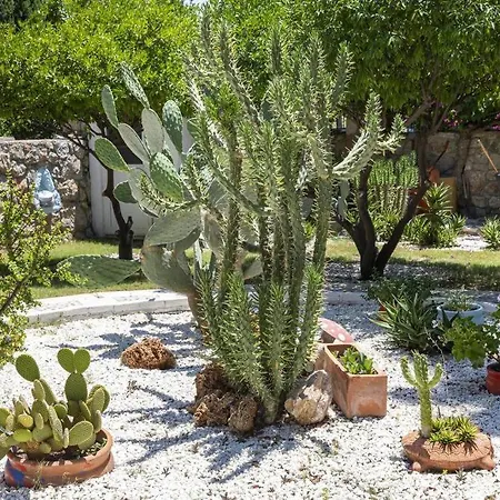 1 Bedroom House With Private Garden And Pool In Apartament *